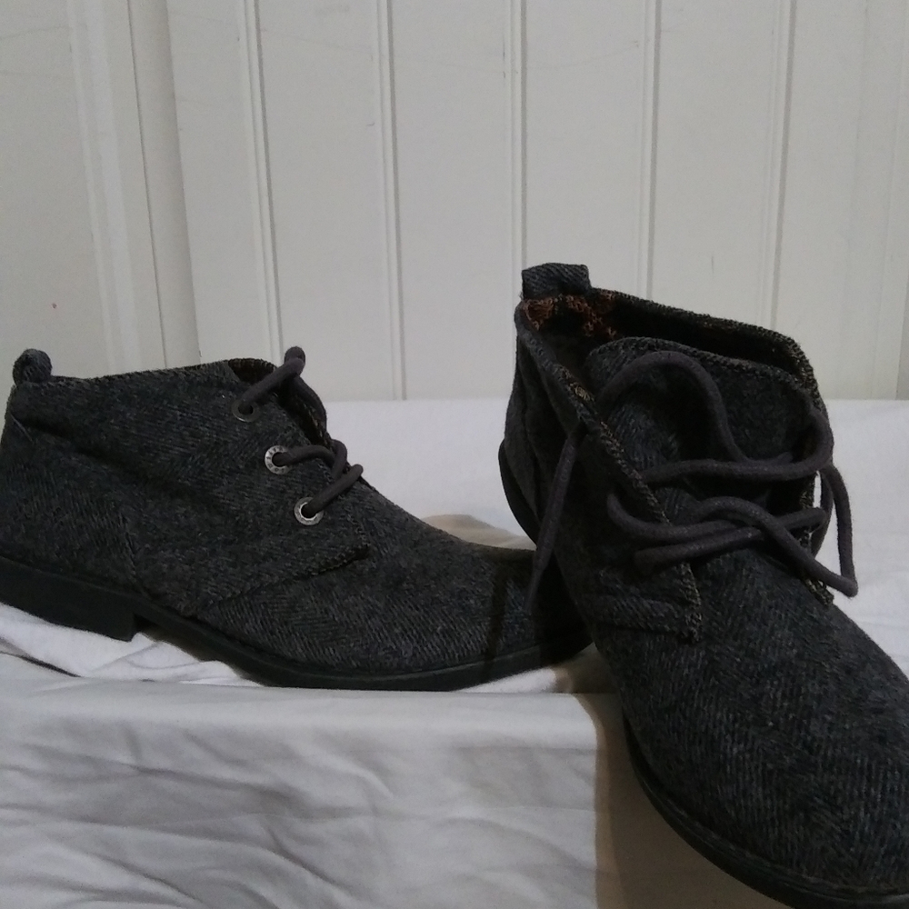 Blowfish charcoal gray lace up ankle boots